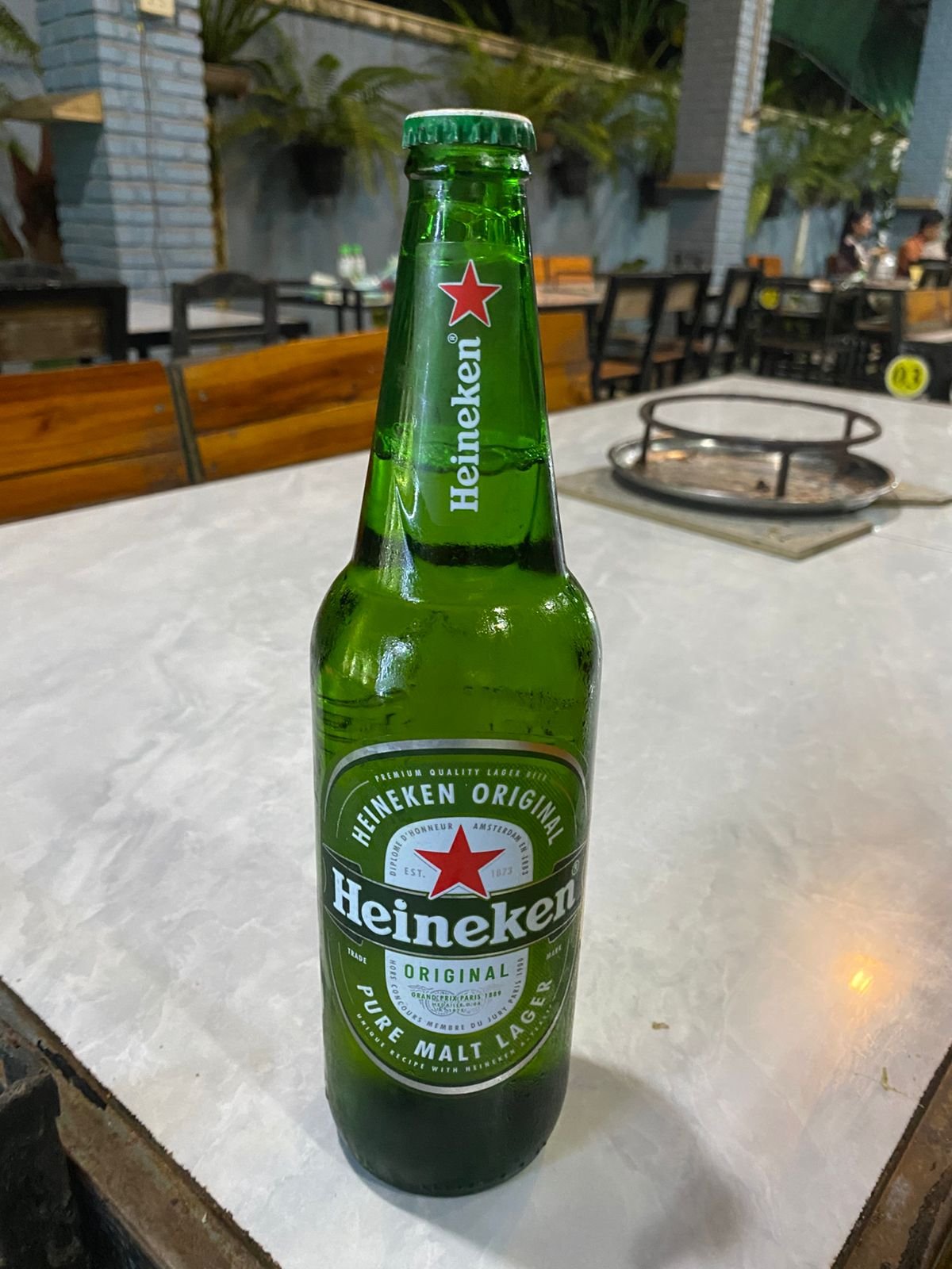 ໄຮນິເກັ້ນແກ້ວໃຫ່ຍ